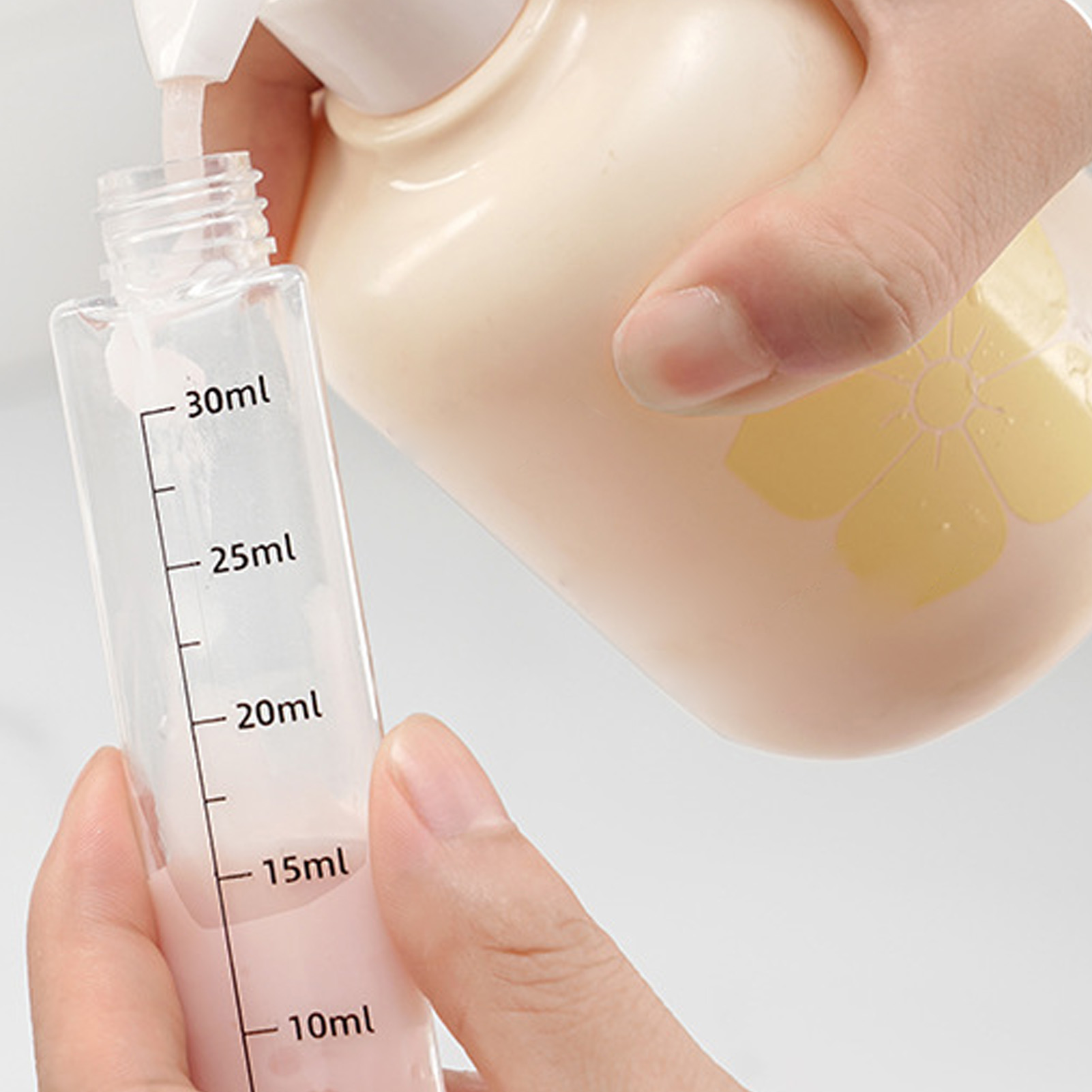 System dozowników płynów 4 w 1 – Dry Shampoo Travel recenzja i cena